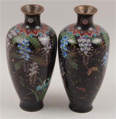 1 Paar Cloisonné-Vasen, - Sommerauktion - Bilder Varia, Antiquitäten, Möbel