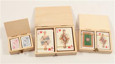 Carl Auböck-3 Holzschachteln mit verschiedenen Spielkarten, - Antiquariato e Dipinti