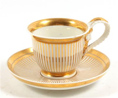 Tasse und Untertasse mit Golddekor, - Antiques and Paintings