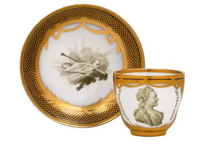 "Catharina II. Imperat. Russ." Tasse mit Untertasse, - Antiquitäten (Möbel, Skulpturen, Glas und Porzellan)