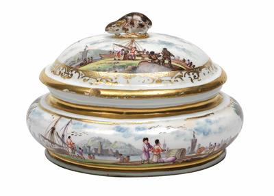 Box with cover with rabbit finials, - Works of Art (Furniture, Sculpture, Glass and porcelain)