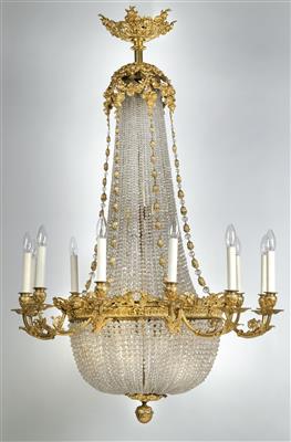 A French salon chandelier in Empire style with gilded mounting, - Starožitnosti (Nábytek, Sochařská díla, Sklo, Porcelán)