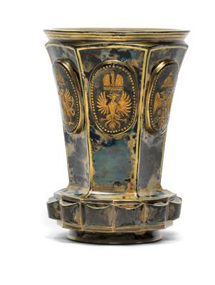 Lithyalin-Becher mit 6 Wappen aus dem sog. "Kleinen Staatswappen" des Russischen Zarenreiches, - Antiquitäten (Möbel, Skulpturen, Glas und Porzellan)