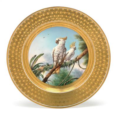 A plate with a pair of cockatoos, - Works of Art (Furniture, Sculpture, Glass and porcelain)