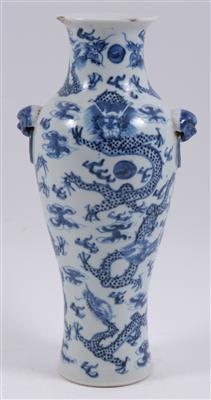 Blau-weiße Vase, - Winter-Auktion (Antiquitäten, Bilder, Möbel, Teppiche, Design)