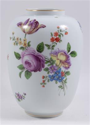 Vase, - Antiques and Paintings