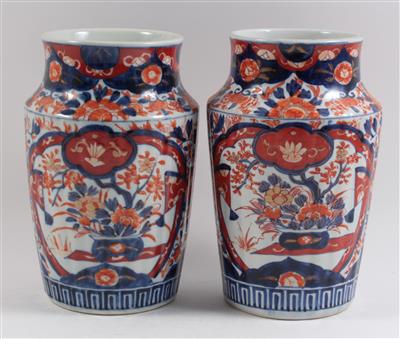 1 Paar Imari Vasen, - Antiquitäten & Bilder