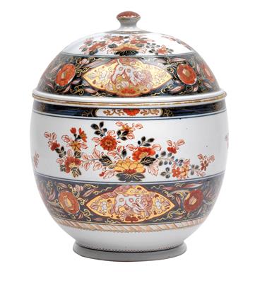 A large lidded pot with ‘Imari décor’, - Works of Art (Furniture, Sculptures, Glass, Porcelain)