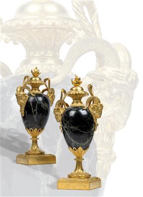 Paar französische Dekorationsvasen, - Antiquitäten & Möbel