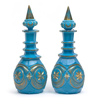 A pair of decanters with stoppers, - Starožitnosti (Nábytek, Sochařská díla)