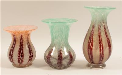 Drei Vasen, - Antiquitäten & Bilder