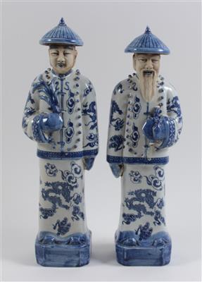 Zwei blau-weiße Figuren von Chinesen, - Antiques and Paintings
