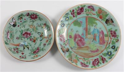 2 Famille rose Seladon-Teller China, - Saisonabschluß-Auktion Bilder Varia, Antiquitäten, Möbel, Teppiche und Design