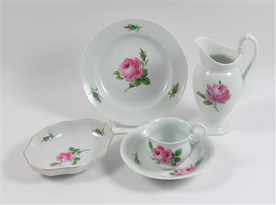 5 Tassen mit 6 Untertassen, 6 Dessertteller, 1 Gießer, 1 ovale Schale, - Antiques and Paintings