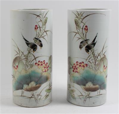1 Paar zylindrische Vasen, - Sommerauktion - Bilder Varia, Antiquitäten, Möbel/ Design