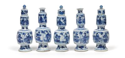 Set von fünf blau-weiße Vasen - Letní aukce