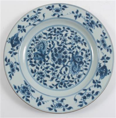 Blau-weißer Teller, - Sommerauktion - Bilder Varia, Antiquitäten, Möbel/ Design