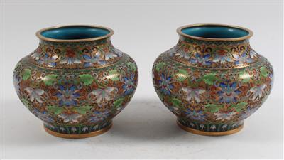 1 Paar Champlevé Vasen, - Sommerauktion - Bilder Varia, Antiquitäten, Möbel/ Design