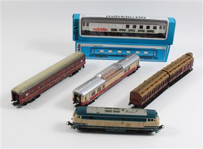 Märklin H0 3074 Diesel Lok BR 216, beige-blau, und 5 Stk. Waggons: - Letní aukce