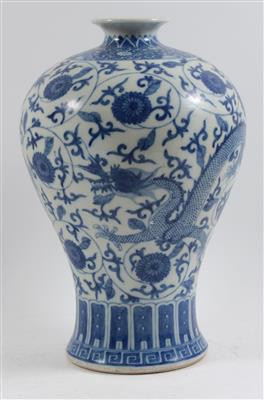 Blau-weiße Vase, - Summer-auction