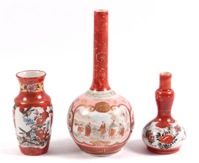 3 kleine Kutani-Vasen, - Letní aukce