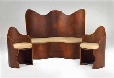 Gruppe aus zwei Tischen, einer Bank und zwei Sesseln, - Summer-auction