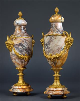 Paar Dekorationsvasen, - Antiquitäten (Möbel, Skulpturen, Glas und Porzellan)