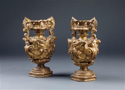 Pair of rare altar vases, - Starožitnosti (Nábytek, Sochařská díla, Sklo, Porcelán)