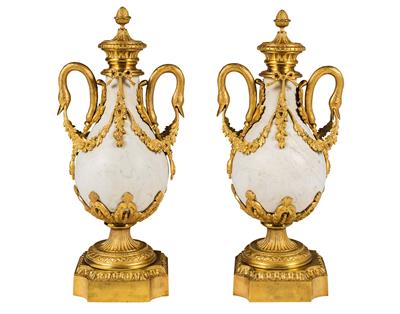 Pair of decorative vases, - Works of Art (Furniture, Sculpture, Glass and porcelain)