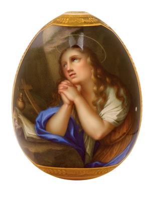 A Russian porcelain egg depicting ‘Mary Magdalene’ in the desert, - Oggetti d'arte (mobili, sculture, Vetri e porcellane)