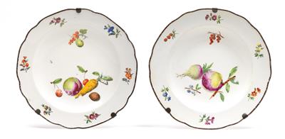 A dinner plate and a soup dish, - Works of Art (Furniture, Sculpture, Glass and porcelain)