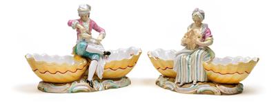 A cook and cook’s wife seated on 2 shells, - Oggetti d'arte (mobili, sculture, vetri e porcellane)
