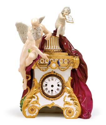 A porcelain clock case, - Starožitnosti (Nábytek, Sochařská díla, Sklo, Porcelán)