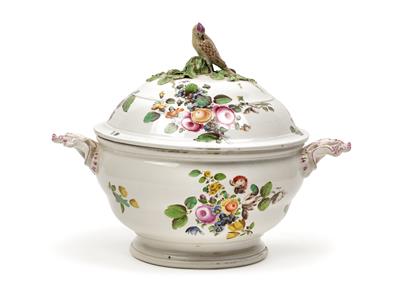 A terrine and cover with bird as finial, - Works of Art (Furniture, Sculptures, Glass, Porcelain)