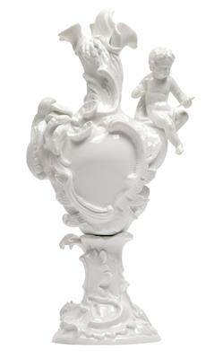A vase as an ‘allegory of water’, - Starožitnosti (Nábytek, Sochařská díla, Sklo, Porcelán)