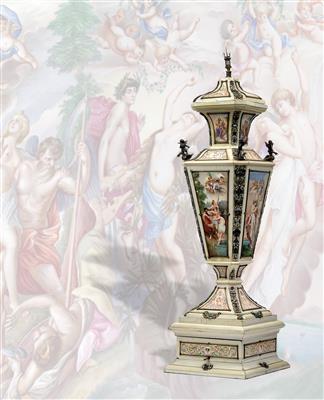 Viennese covered vase on pedestal, - Starožitnosti (Nábytek, Sochařská díla, Sklo, Porcelán)