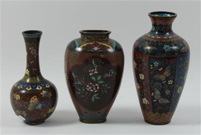 3 Cloisonné Vasen, - Antiques and Paintings
