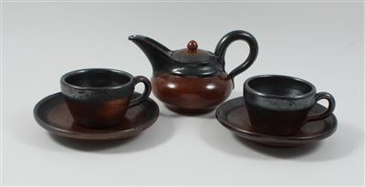 Vally Wieselthier(1895-1945), Teekännchen und zwei Tassen mit Untertassen, - Antiques and Paintings