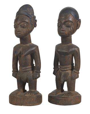 Yoruba, Nigeria: Ein Paar Zwillings-Figuren 'Ibeji' (2 Stücke), weiblich und männlich. Stil: Ekiti. - Saisoneröffnungs-Auktion Antiquitäten & Bilder