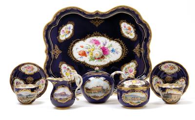 A dejeuner for tea, decorated with views of "Meissen, Königlicher Josephinenstift, Pillnitz, Schandau und Meissen", - Oggetti d'arte (mobili, sculture, vetri, porcellane)