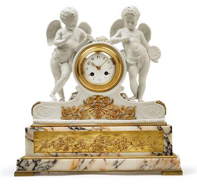 A biscuit porcelain clock case from France, with amorettes and clock, - Starožitnosti (Nábytek, Sochařská díla, Sklo, Porcelán)