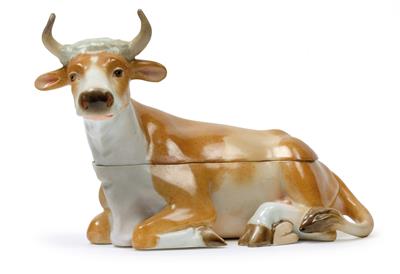 A butter tin in the form of a reclining cow, with lid, - Works of Art (Furniture, Sculptures, Glass, Porcelain)