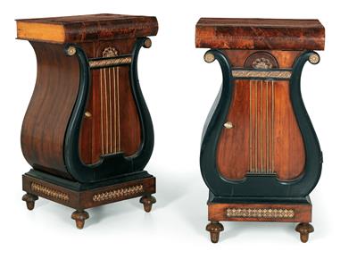 Pair of small lyre-shaped cabinets, - Starožitnosti (Nábytek, Sochařská díla, Sklo, Porcelán)