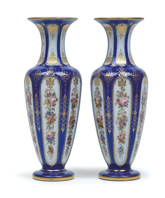 A pair of Opalin vases, - Oggetti d'arte (mobili, sculture, vetri, porcellane)