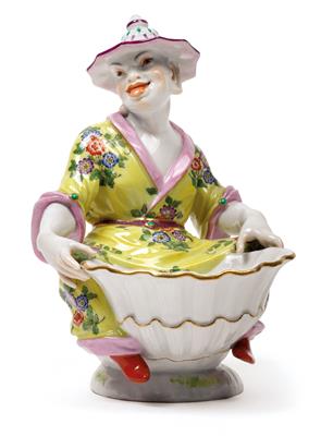 A seated Chinese figure holding a shellwork bowl, - Starožitnosti (Nábytek, Sochařská díla, Sklo, Porcelán)