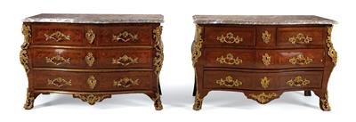 Two different French salon chests of drawers, - Starožitnosti