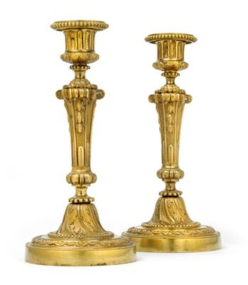 Paar französische Kerzenleuchter, - Antiquitäten