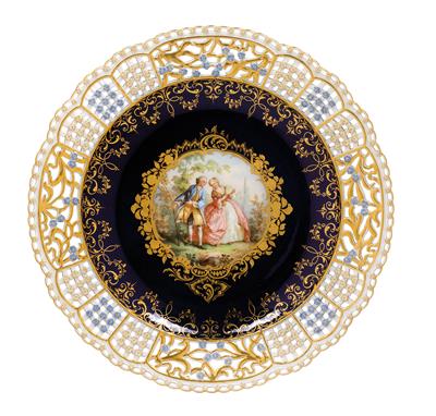 A plate decorated with "Watteau" couple, - Oggetti d'arte