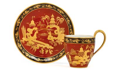 A cup and saucer with gilt chinoiserie, - Starožitnosti