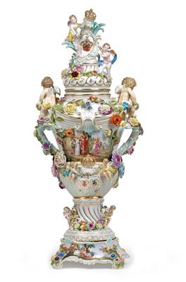 A pair of vases with lid and socle, bearing the Saxon-Polish coat-of-arms, - Oggetti d'arte